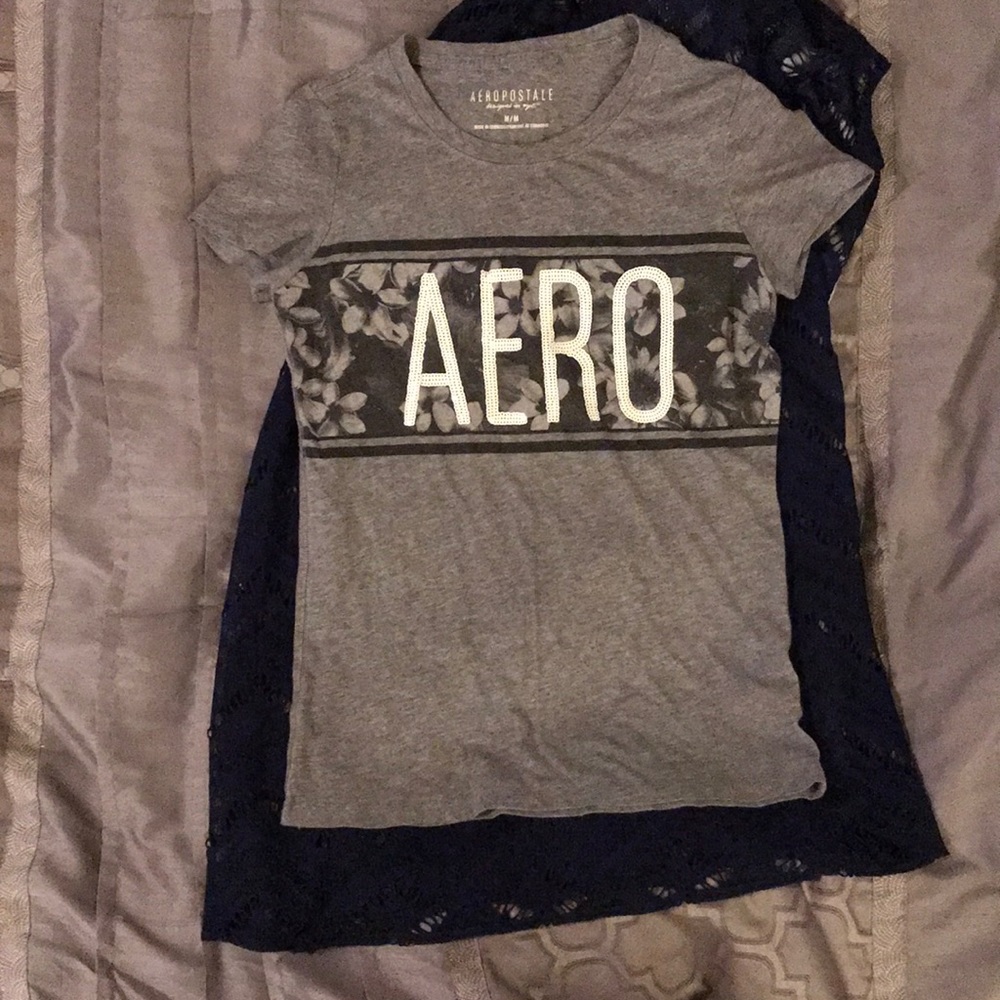 SALE! 🌹 Juniors Medium T-shirt in Gray 🌹